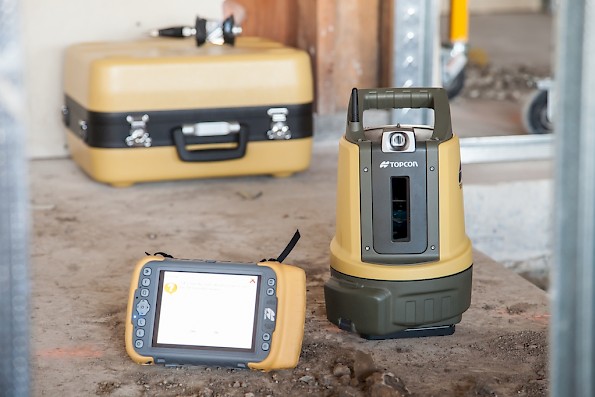 TOPCON LN-100 có ứng dụng đa dạng từ thi công lót sàn, Xây dựng tường, móng nhà, trụ cầu đến lắp đặt điện nước